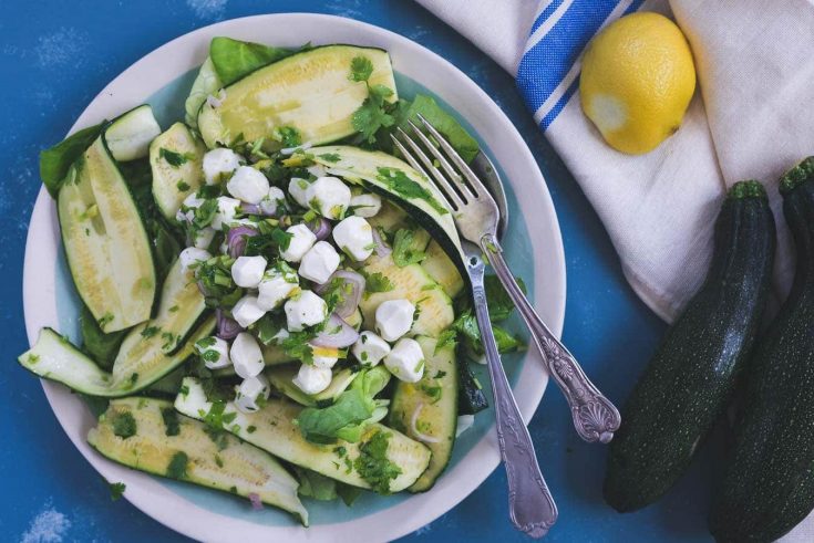 Zucchini salad with mozzarella cheese