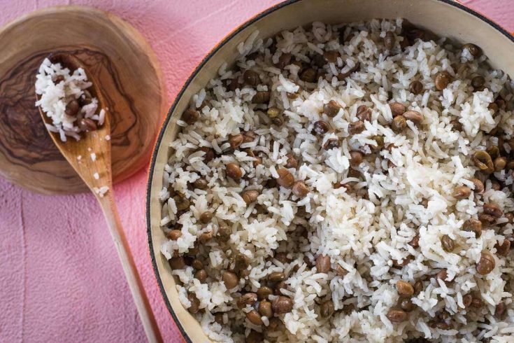 Simple coconut rice with guandules