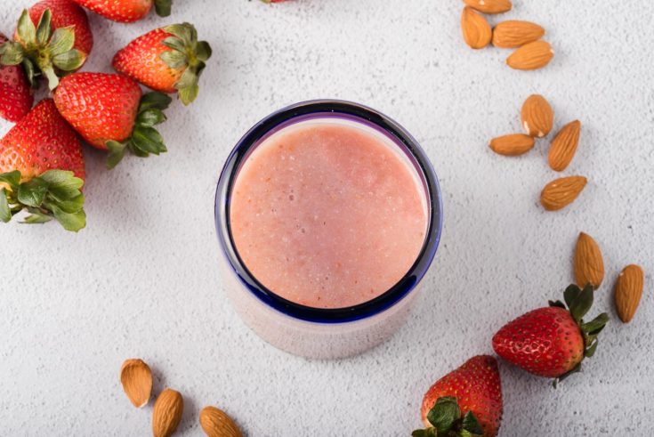 Daiquiri de fresas en un vaso