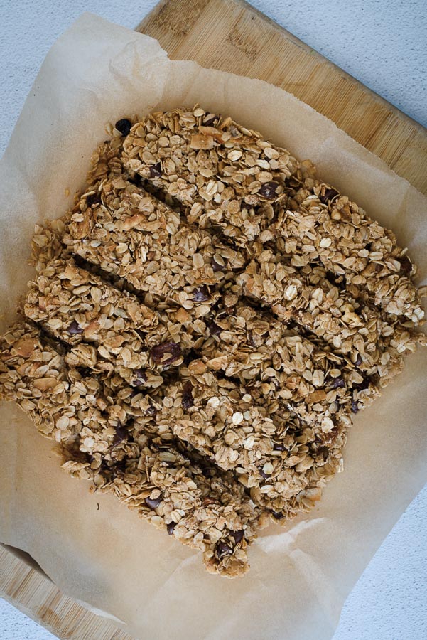 Granola horneada cortada en piezas