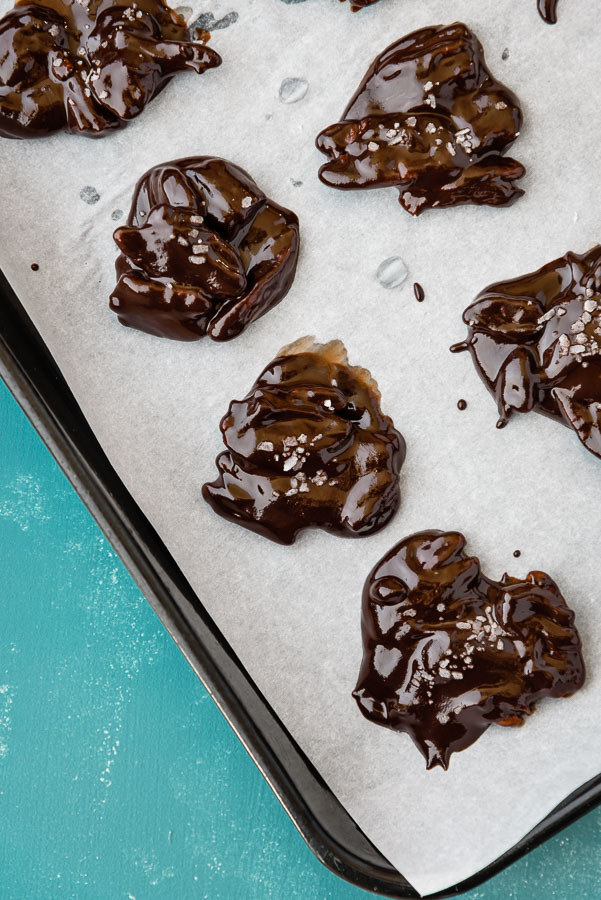 Bombones de Chocolate con Nueces Pecanas.